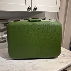 Vintage suitcase luggage case avocado green mod American Tourister hard shell